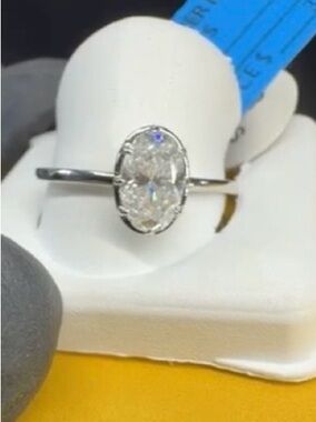 Classic Oval-Cut Moissanite 1CT SIZE 8 Ring Sterling Silver